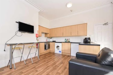 1 bed house, Ecclesall Road, Sharrow, Sheffield, S118PE - Image 2