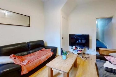 6 bed house, Dawlish Road, Selly Park, Birmingham, B297AH - Image 1
