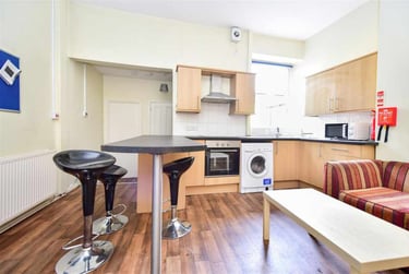 3 bed flat, Ecclesall Road, Sharrow, Sheffield, S118PE - Image 2