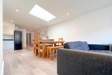 7 bed house, Cathays, Cardiff, CF244EP - Image 1