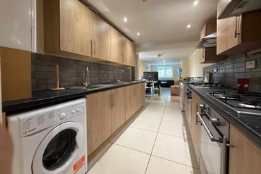 7 bed house, Cathays, Cardiff, CF244EP - Image 1