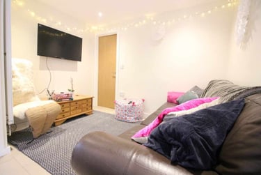 4 bed flat, Cathays, Cardiff, CF244DB - Image 3