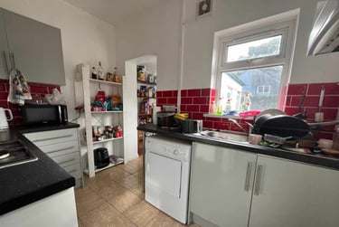 5 bed house, Cathays, Cardiff, CF244AW - Image 1