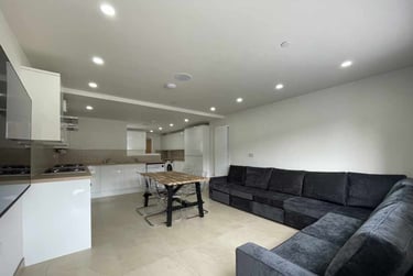7 bed house, Cathays, Cardiff, CF244EX - Image 1