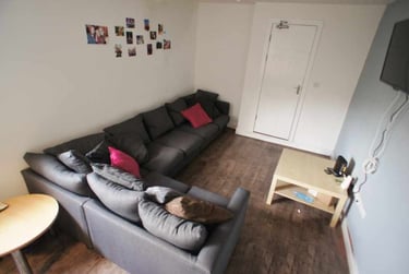 6 bed house, Cathays, Cardiff, CF244EE - Image 1