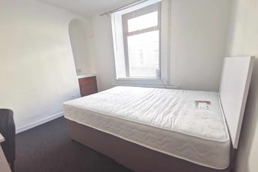 3 bed house, Miers Street, St Thomas, Swansea, SA18BZ - Image 2