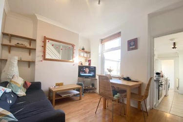 3 bed house, Cathays, Cardiff, CF244DD - Image 1