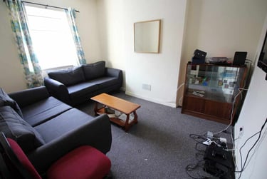 4 bed flat, Cathays, Plasnewydd, Cardiff, CF244AA - Image 1
