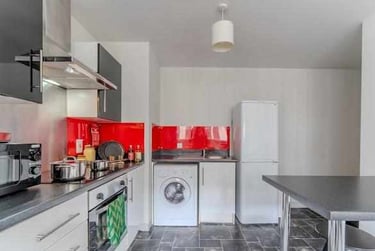 2 bed flat, Arundel Gate, Devonshire Green, Sheffield, S12PN - Image 6