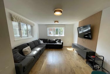8 bed house, Cathays, Cardiff, CF244BJ - Image 1
