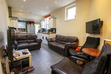 7 bed house, Bournbrook Road, Selly Park, Birmingham, B297BT - Image 2