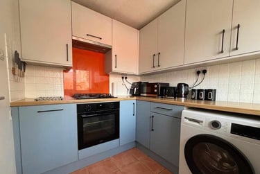 1 bed flat, Roath, Plasnewydd, Cardiff, CF243DH - Image 3