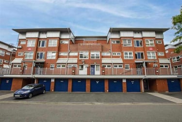 3 bed house, Shepherds Gardens, City Centre, Birmingham, B151HB - Image 1