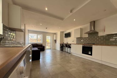 7 bed house, Cathays, Cardiff, CF244JF - Image 1