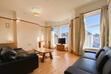 4 bed house, Cathays, Cardiff, CF244LA - Image 2