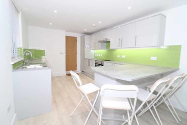 5 bed house, Cathays, Cardiff, CF244QG - Image 1