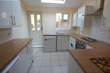 5 bed house, Stalker Lees Road, Sharrow, Sheffield, S118NJ - Image 1