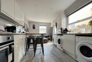 5 bed house, Cathays, Cardiff, CF244QS - Image 2