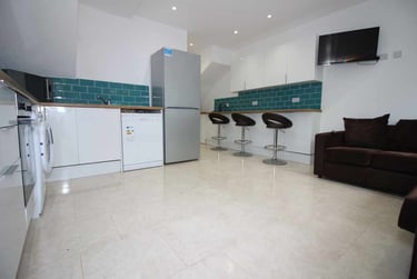 7 bed house, Cathays, Plasnewydd, Cardiff, CF244AL - Image 2