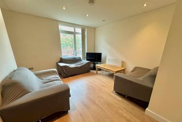 6 bed house, Broom Street, Broomhall, Sheffield, S102DA - Image 2