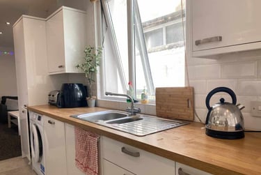 6 bed house, Cathays, Plasnewydd, Cardiff, CF243BY - Image 1