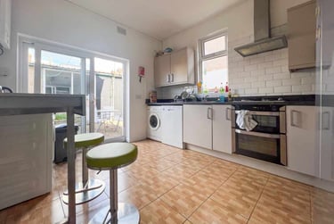 5 bed house, Cathays, Maindy, Cardiff, CF244LR - Image 1