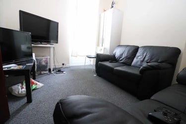 4 bed house, Cathays, Cardiff, CF244ES - Image 1