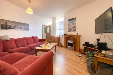 5 bed house, Cathays, Cardiff, CF244HR - Image 1