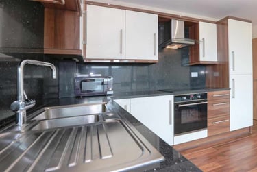 4 bed flat, Fitzwilliam Street, Devonshire Green, Sheffield, S14JP - Image 2