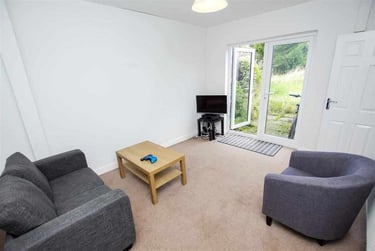 2 bed house, Tealby Grove, Selly Park, Birmingham, B297RJ - Image 2