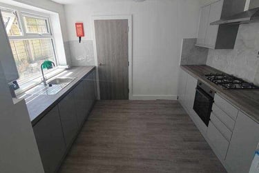 5 bed house, N/A, Adamstown, Cardiff, CF241NX - Image 3