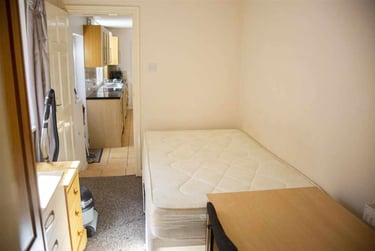2 bed flat, 120 Raddlebarn Road, Selly Park, Birmingham, B296HQ - Image 5