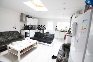 1 bed house, Cathays, Cardiff, CF244BU - Image 1