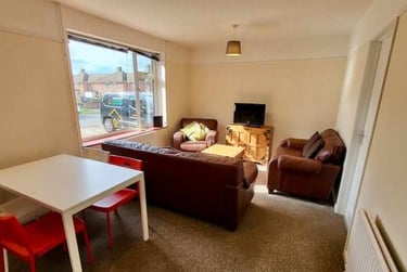 4 bed house, Mottram Close, Earlham, Norwich, NR58HL - Image 1