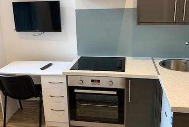 1 bed flat, Llanfair House, St Mary's Square, Swansea, SA13LP - Image 1