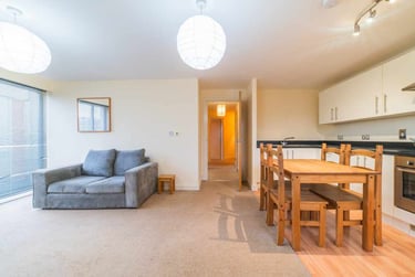 2 bed flat, Cardiff Bay, Grangetown, Cardiff, CF105NT - Image 1