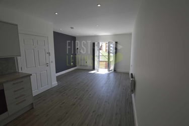 1 bed studio, Brentwood Road, Clarendon Park, Leicester, LE26AD - Image 3