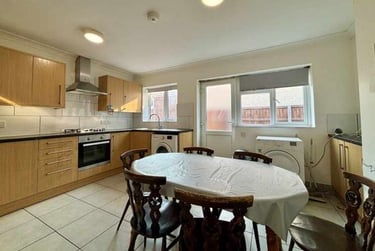5 bed house, Earlham Green Lane, Clover Hill, Norwich, NR58RB - Image 3