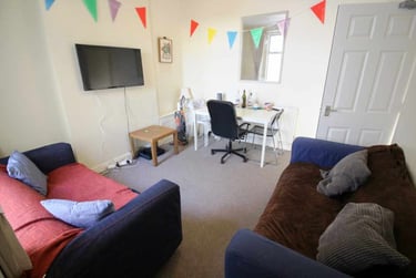 4 bed house, Cathays, Cardiff, CF244JH - Image 1