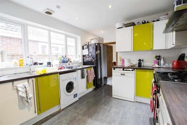 7 bed house, Hubert Road, Selly Park, Birmingham, B296EP - Image 2