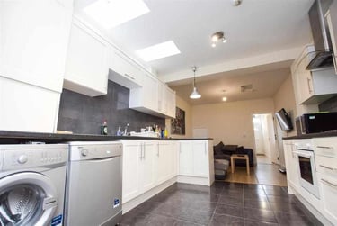 7 bed house, Heeley Road, Selly Park, Birmingham, B296EL - Image 2