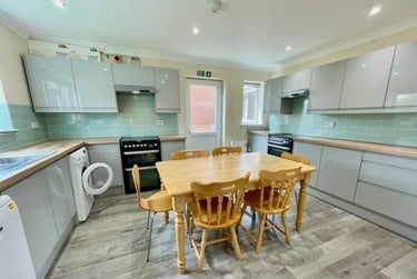 6 bed house, Douglas Haig Road, Earlham, Norwich, NR58LD - Image 2