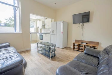 5 bed house, Shoreham Street, Heeley, Sheffield, S24FA - Image 2