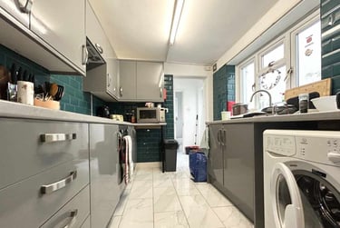 4 bed house, Cathays, Cardiff, CF244BJ - Image 1