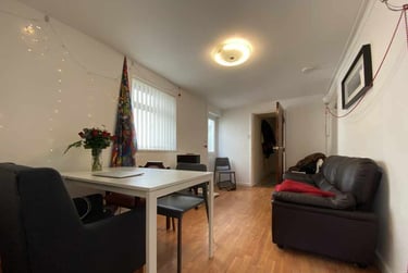 5 bed house, Cathays, Cardiff, CF244EQ - Image 1