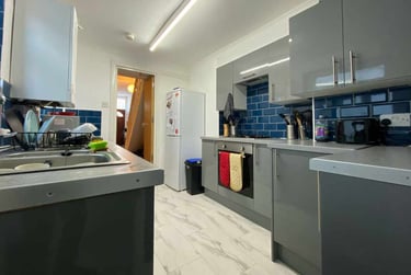 4 bed house, Cathays, Cardiff, CF244BJ - Image 1