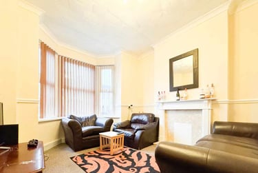 5 bed house, Cathays, Cardiff, CF244JE - Image 1