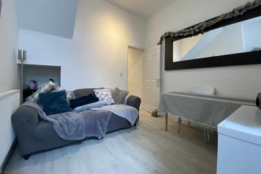 2 bed flat, Roath, Plasnewydd, Cardiff, CF243QB - Image 3