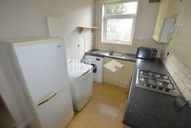 4 bed house, Heather Road, Knighton, Leicester, LE26DD - Image 2