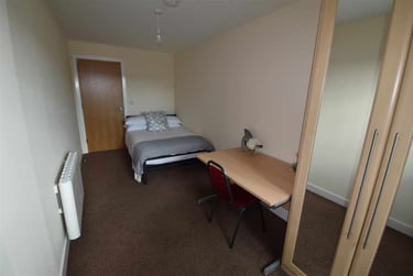 3 bed flat, Fitzwilliam Street, Devonshire Green, Sheffield, S14JP - Image 3